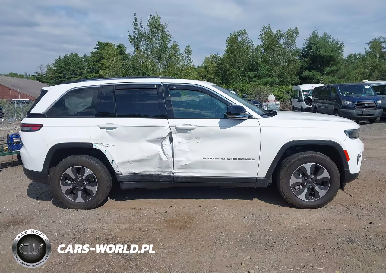 2023 Jeep Grand Cherokee 4Xe VIN:1C4RJYB6XPC665873 - 13