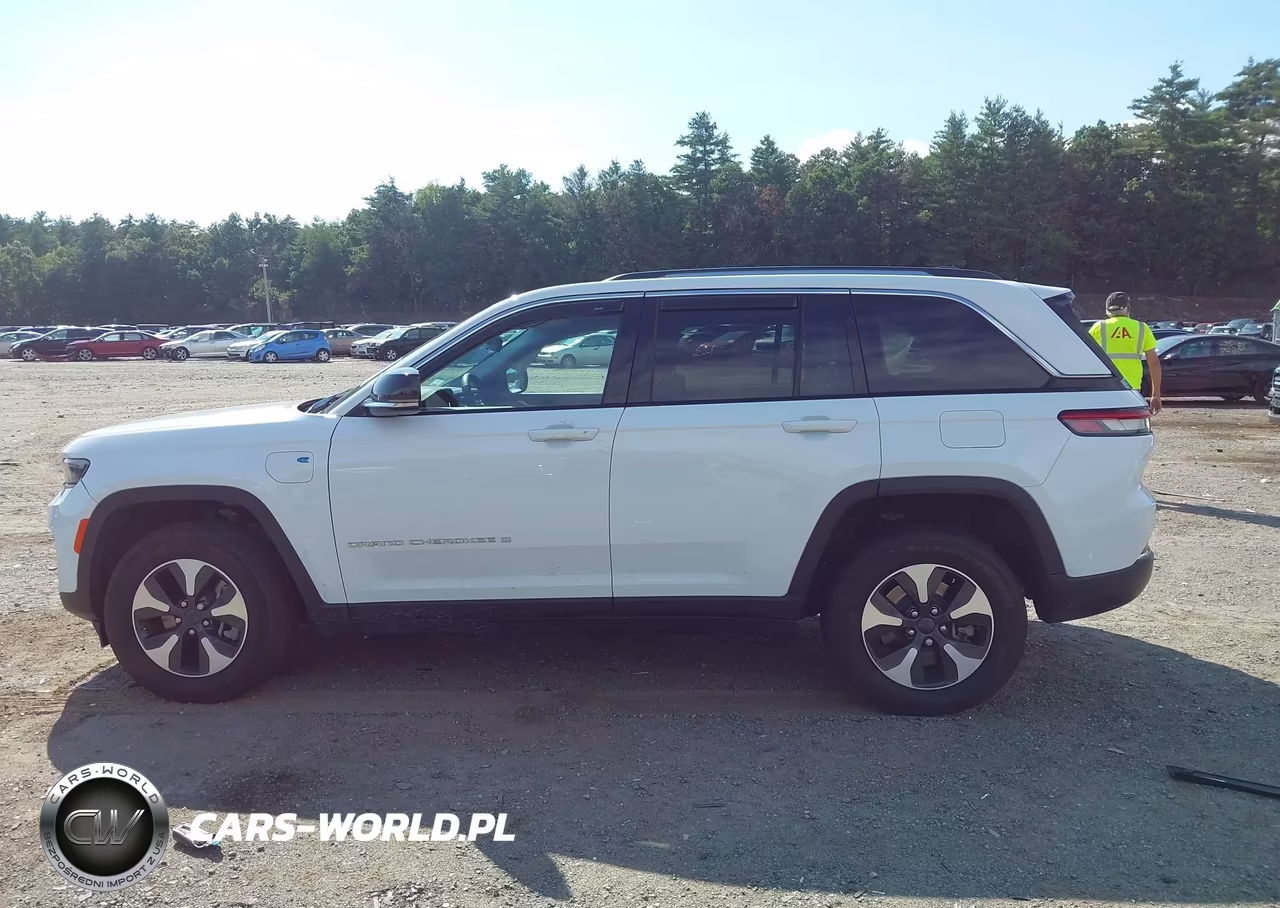 2023 Jeep Grand Cherokee 4Xe VIN:1C4RJYB6XPC665873 - 14