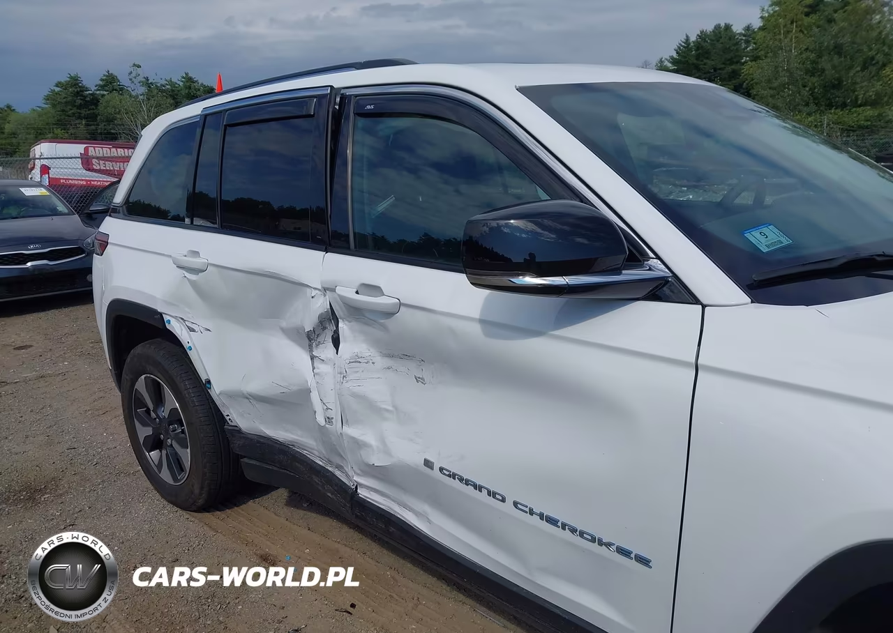 2023 Jeep Grand Cherokee 4Xe VIN:1C4RJYB6XPC665873 - 6