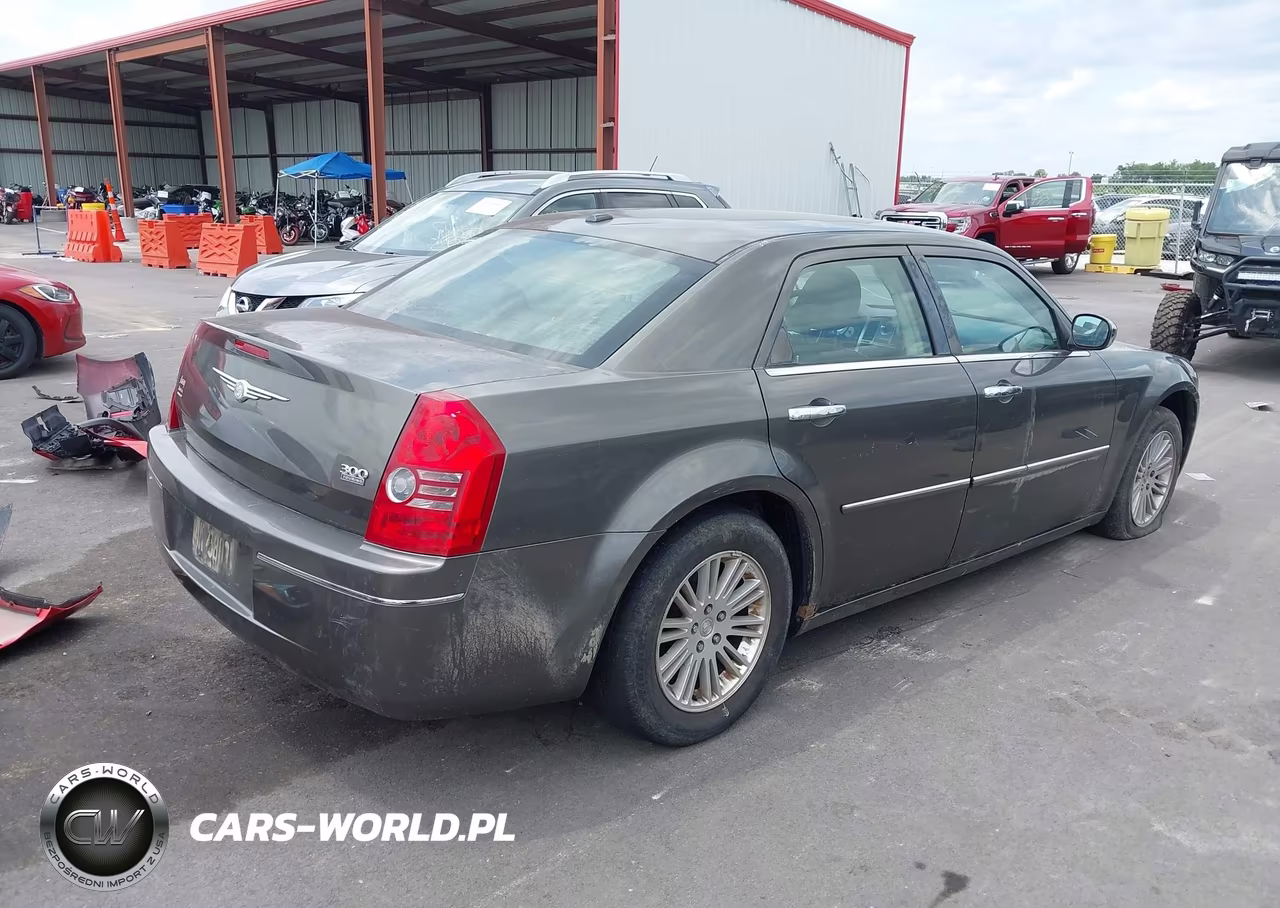 2010 Chrysler 300 Touring-Signature Series-Executive Series VIN:2C3CA5CV5AH241603 - 4