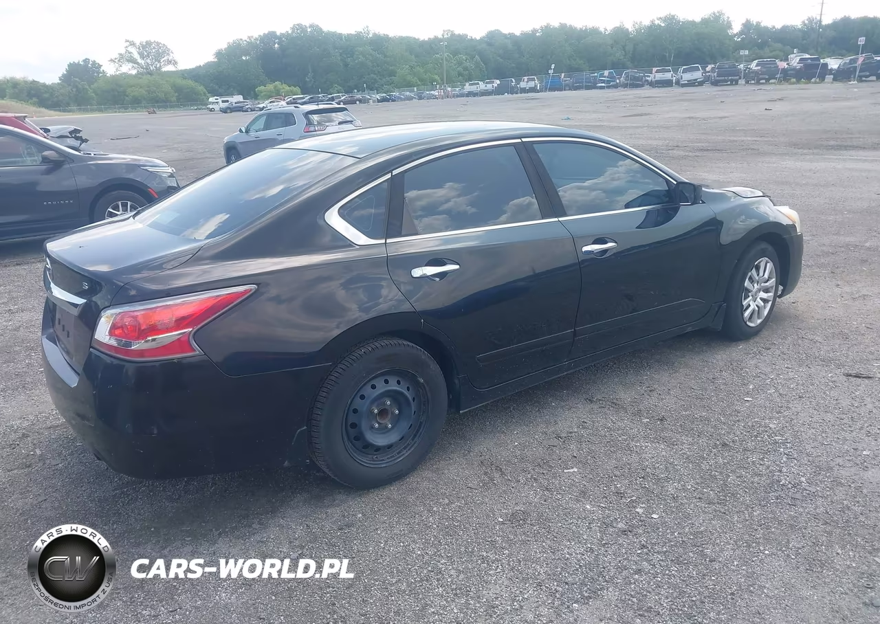 2015 Nissan Altima 2.5 S VIN:1N4AL3AP0FN921886 - 4