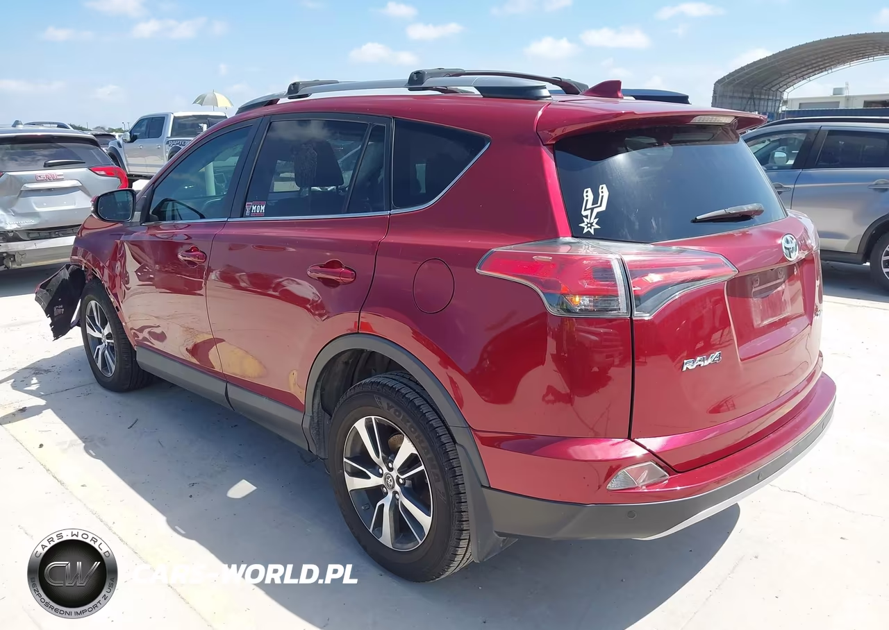 2018 Toyota Rav4 Xle VIN:2T3WFREVXJW461138 - 3