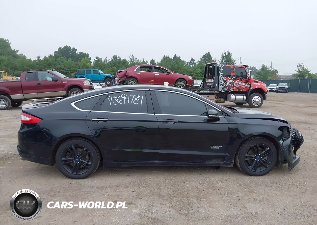 2016 Ford Fusion Energi Titanium VIN:3FA6P0SU3GR131753 - 13