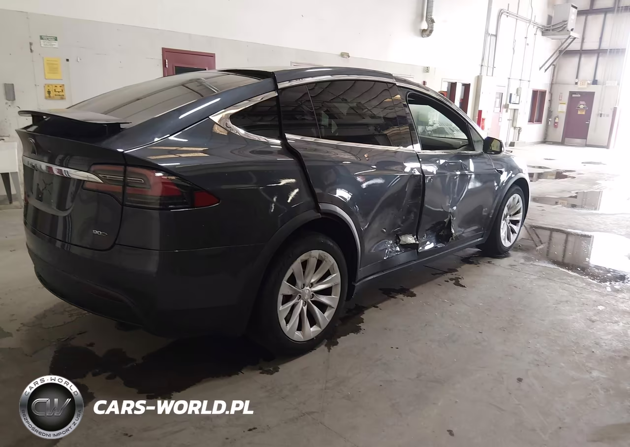 2016 Tesla Model X 60D-70D-75D-90D VIN:5YJXCDE24GF025910 - 4