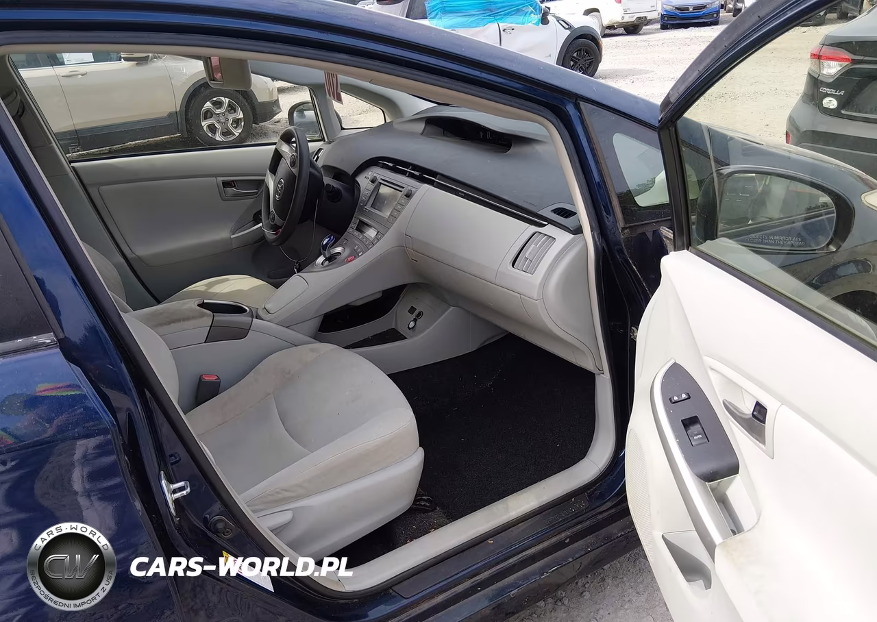 2014 Toyota Prius Three VIN:JTDKN3DU9E1735103 - 5