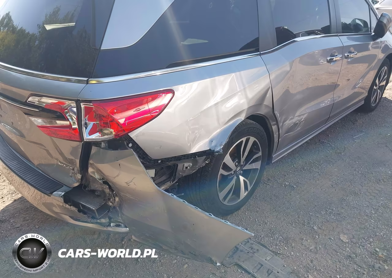 2021 Honda Odyssey Touring VIN:5FNRL6H85MB033028 - 17