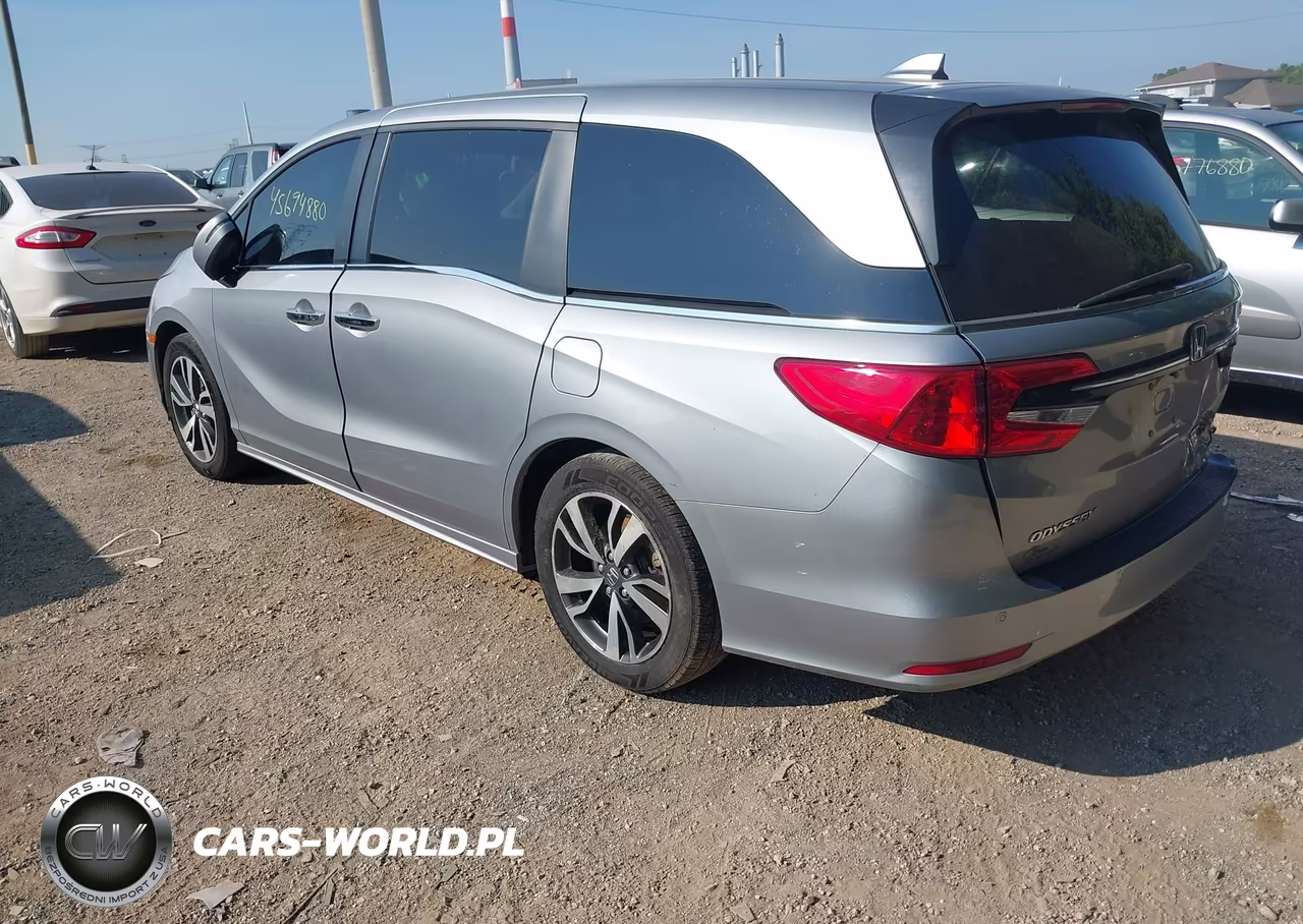 2021 Honda Odyssey Touring VIN:5FNRL6H85MB033028 - 3