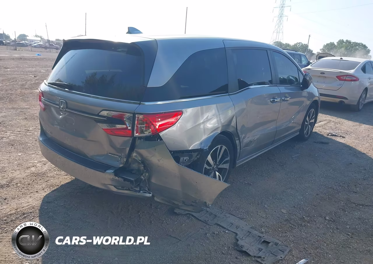 2021 Honda Odyssey Touring VIN:5FNRL6H85MB033028 - 4