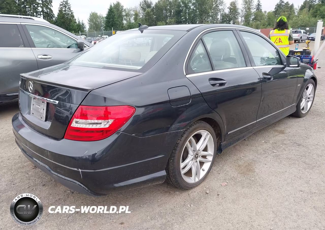 2012 Mercedes-Benz C 250 Sport VIN:WDDGF4HB5CR200369 - 4