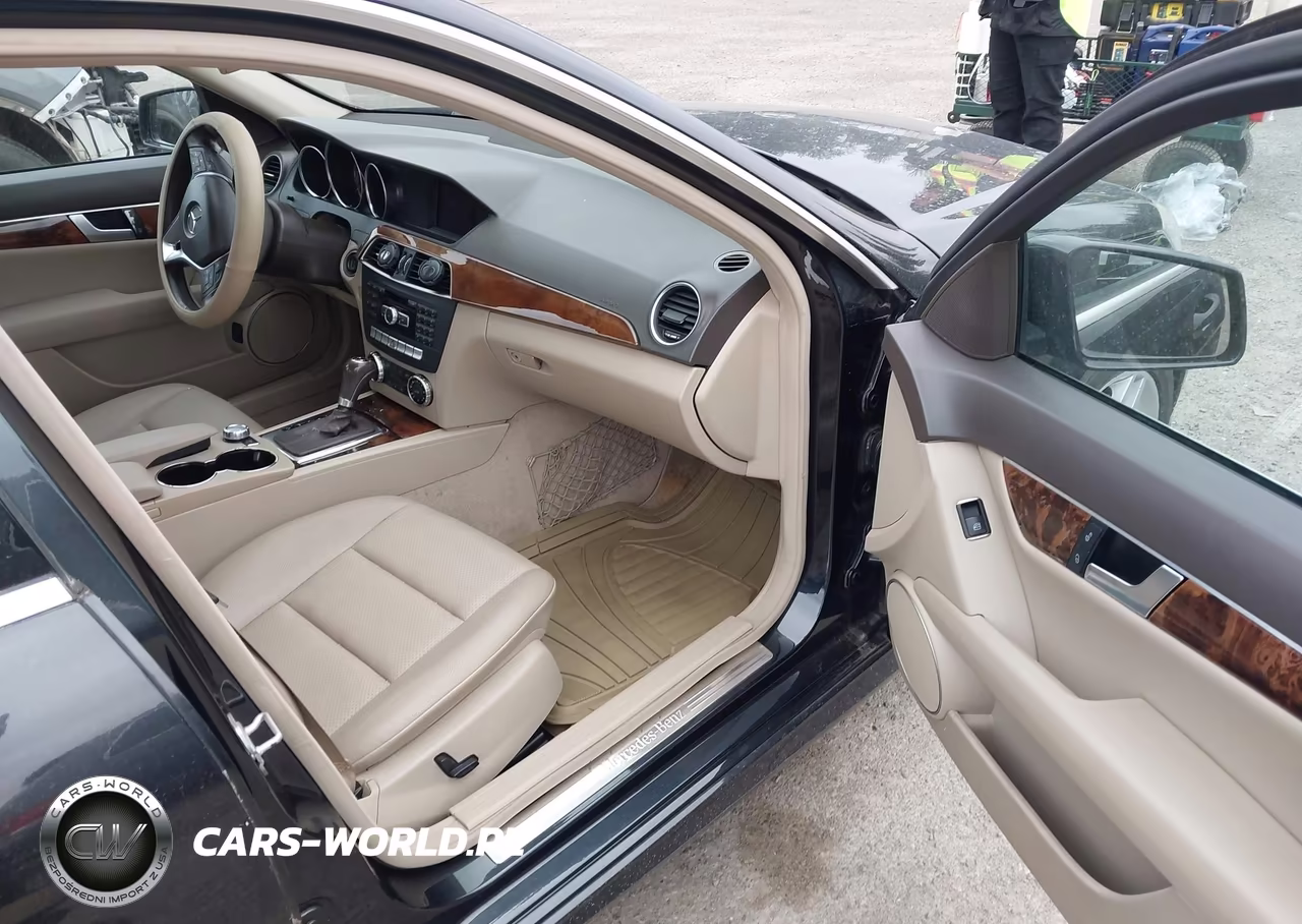2012 Mercedes-Benz C 250 Sport VIN:WDDGF4HB5CR200369 - 5