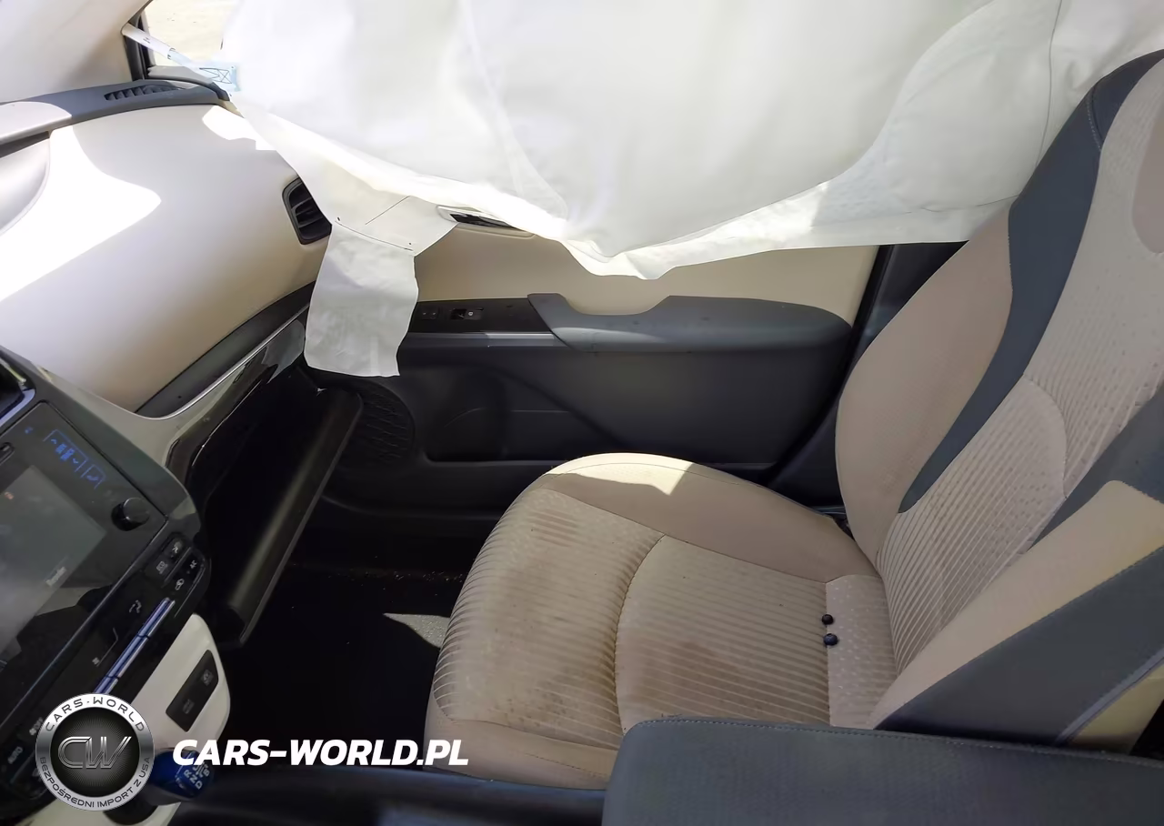 2017 Toyota Prius Two VIN:JTDKBRFU4H3050931 - 5