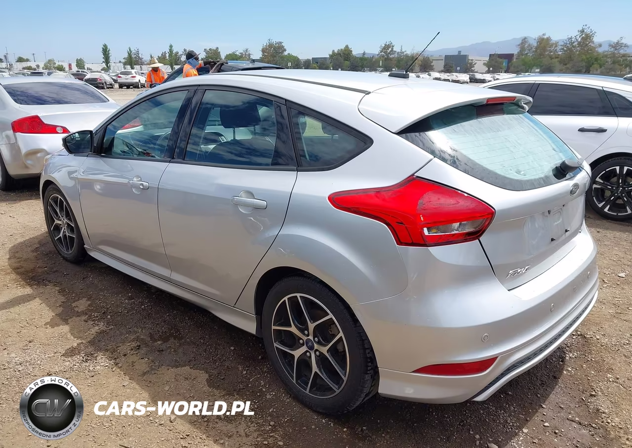 2016 Ford Focus Se VIN:1FADP3K28GL407012 - 3