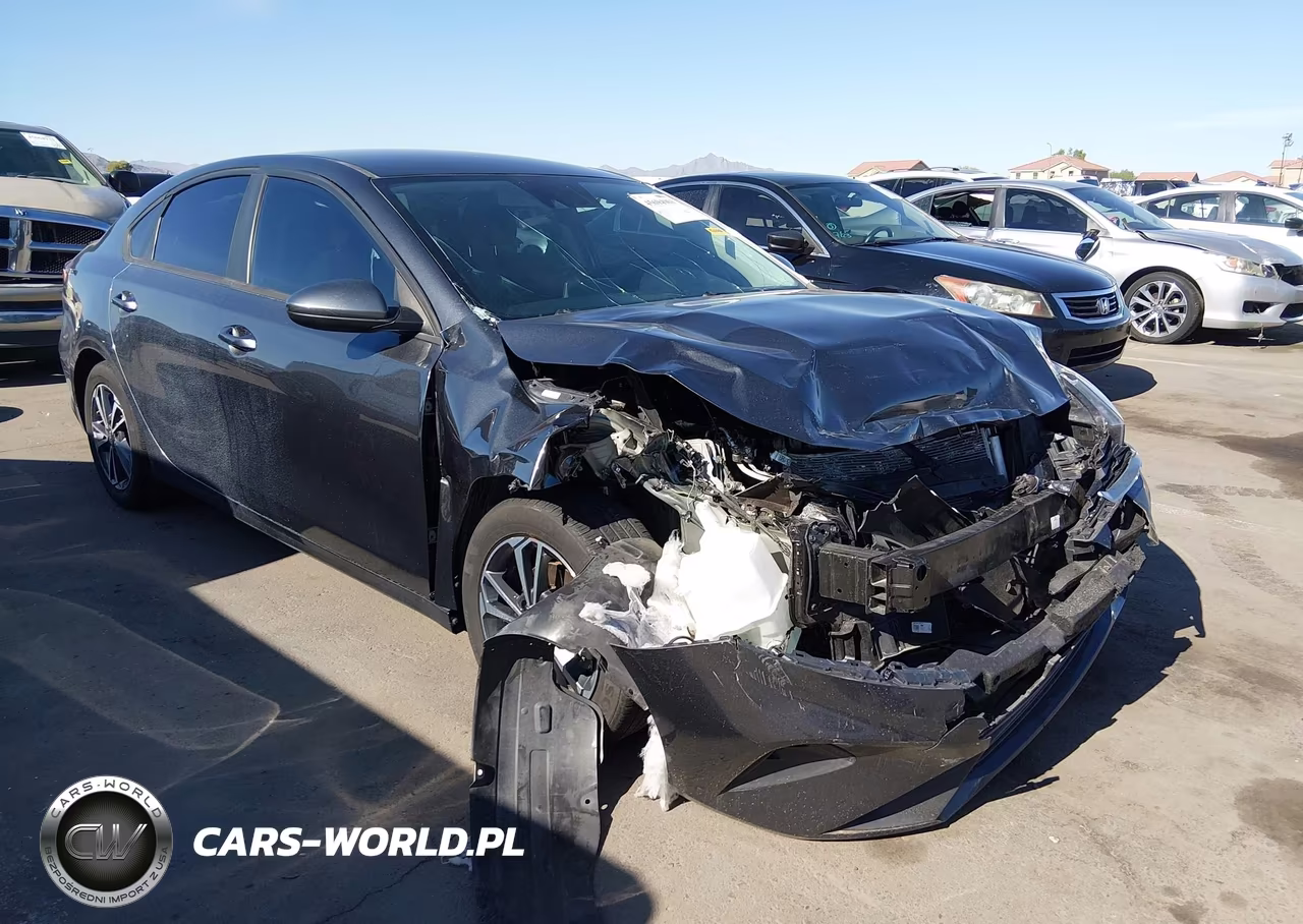 2024 Kia Forte Lxs – zdjęcie 1 z 16