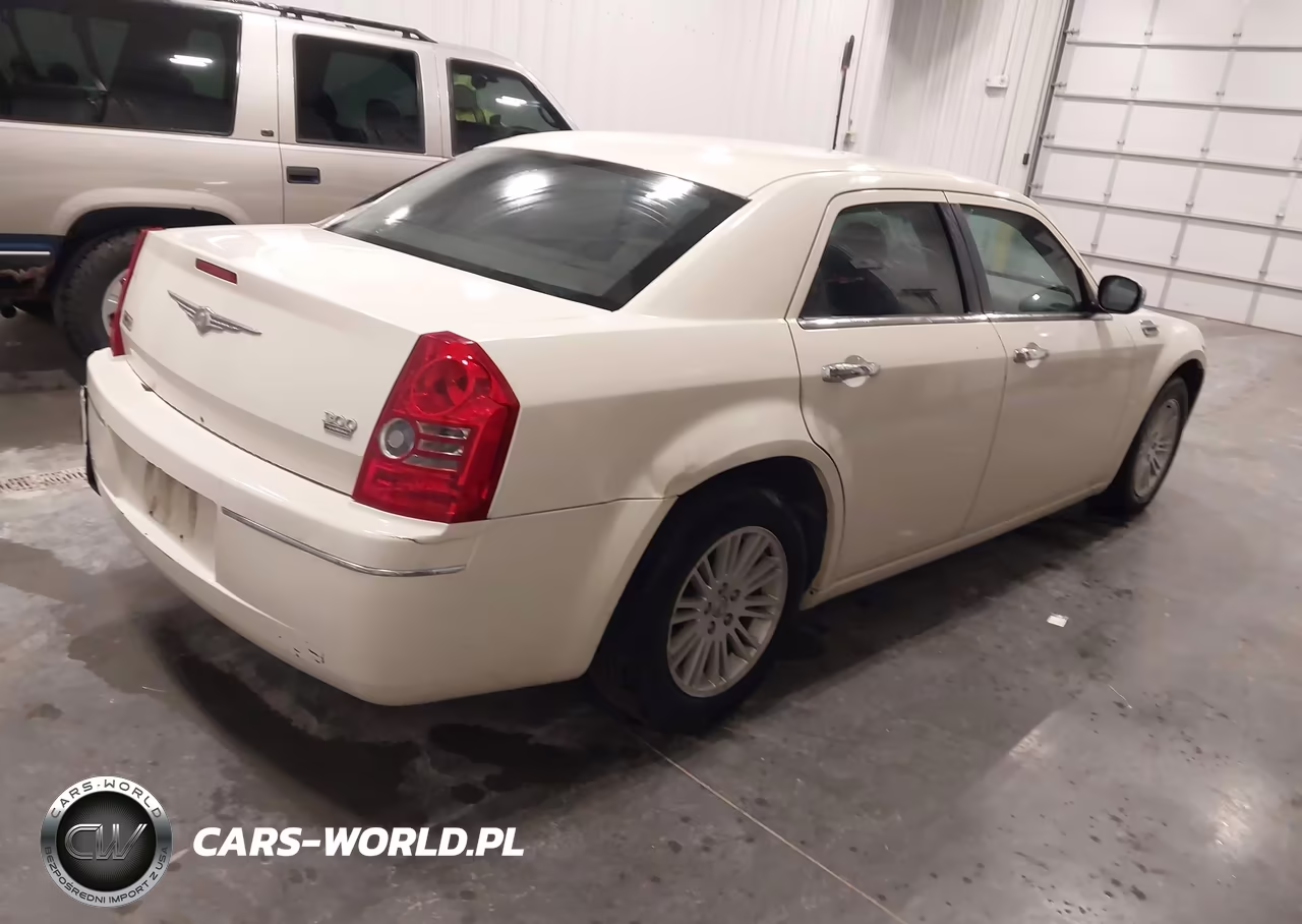 2010 Chrysler 300 Touring VIN:2C3CA4CD3AH216362 - 4