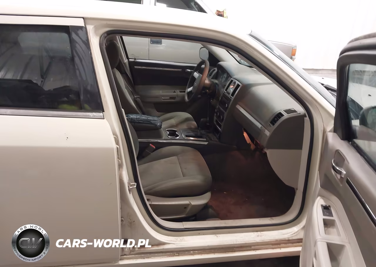 2010 Chrysler 300 Touring VIN:2C3CA4CD3AH216362 - 5
