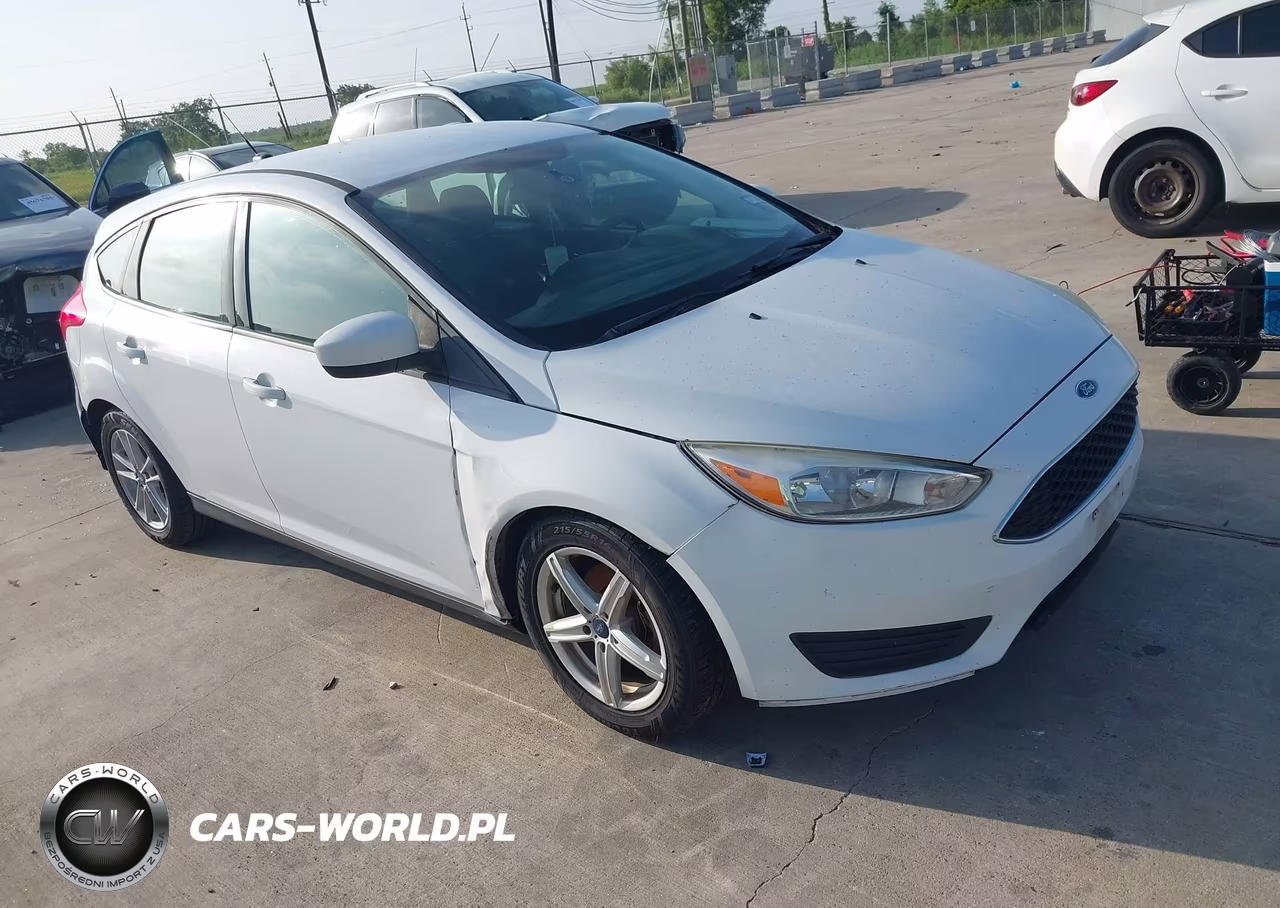 2018 Ford Focus Se VIN:1FADP3K2XJL272445 - 1
