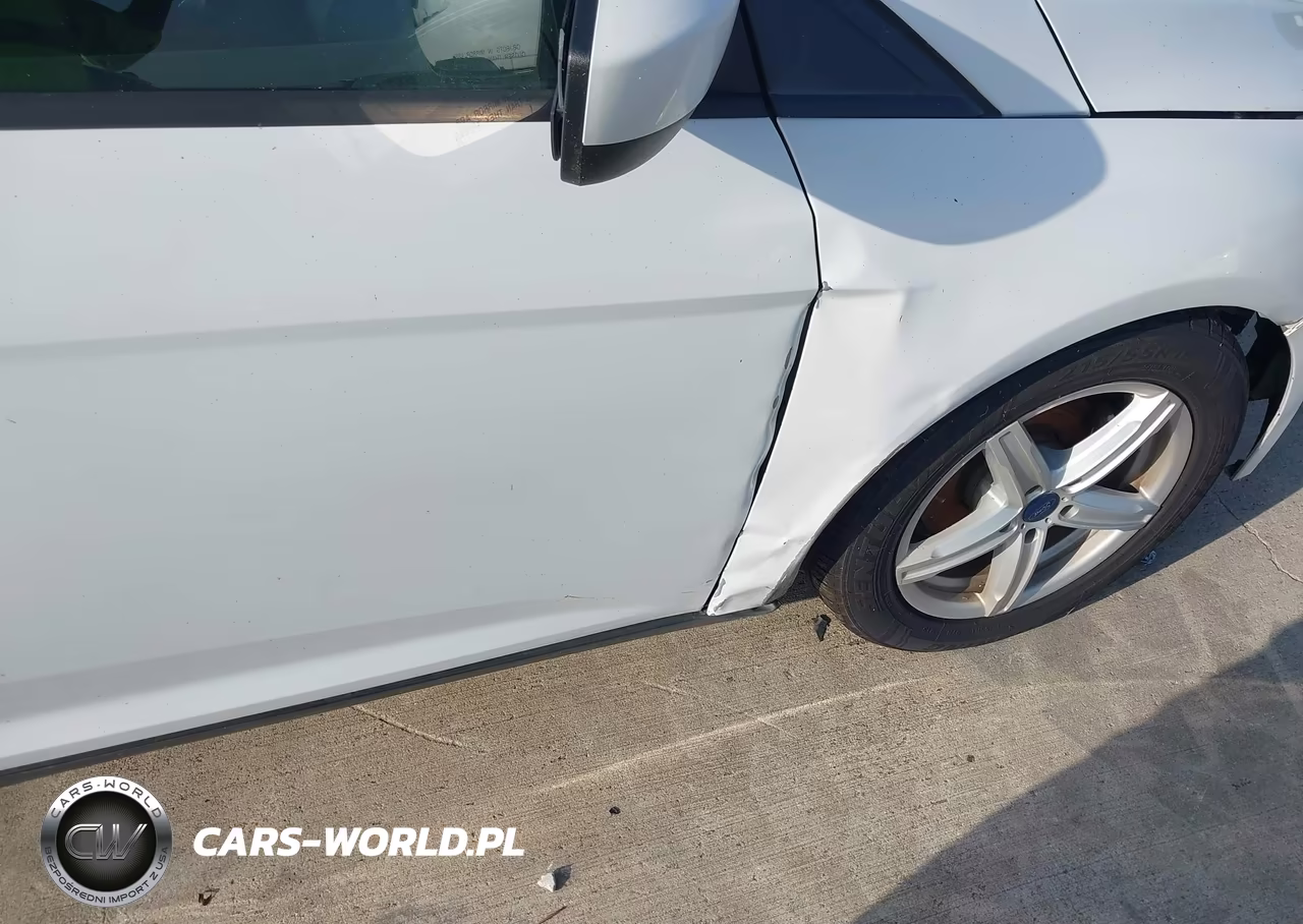 2018 Ford Focus Se VIN:1FADP3K2XJL272445 - 13