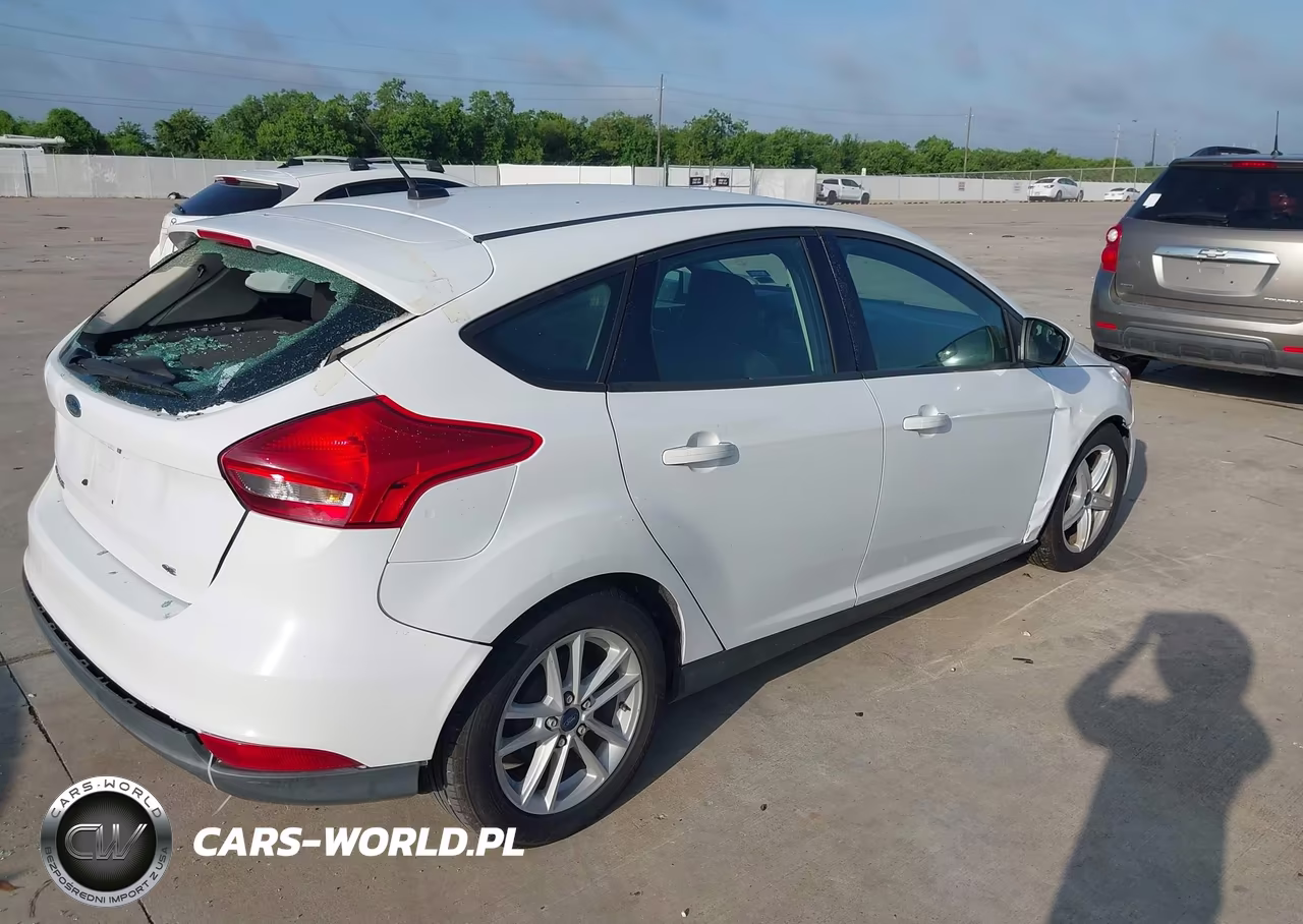 2018 Ford Focus Se VIN:1FADP3K2XJL272445 - 4