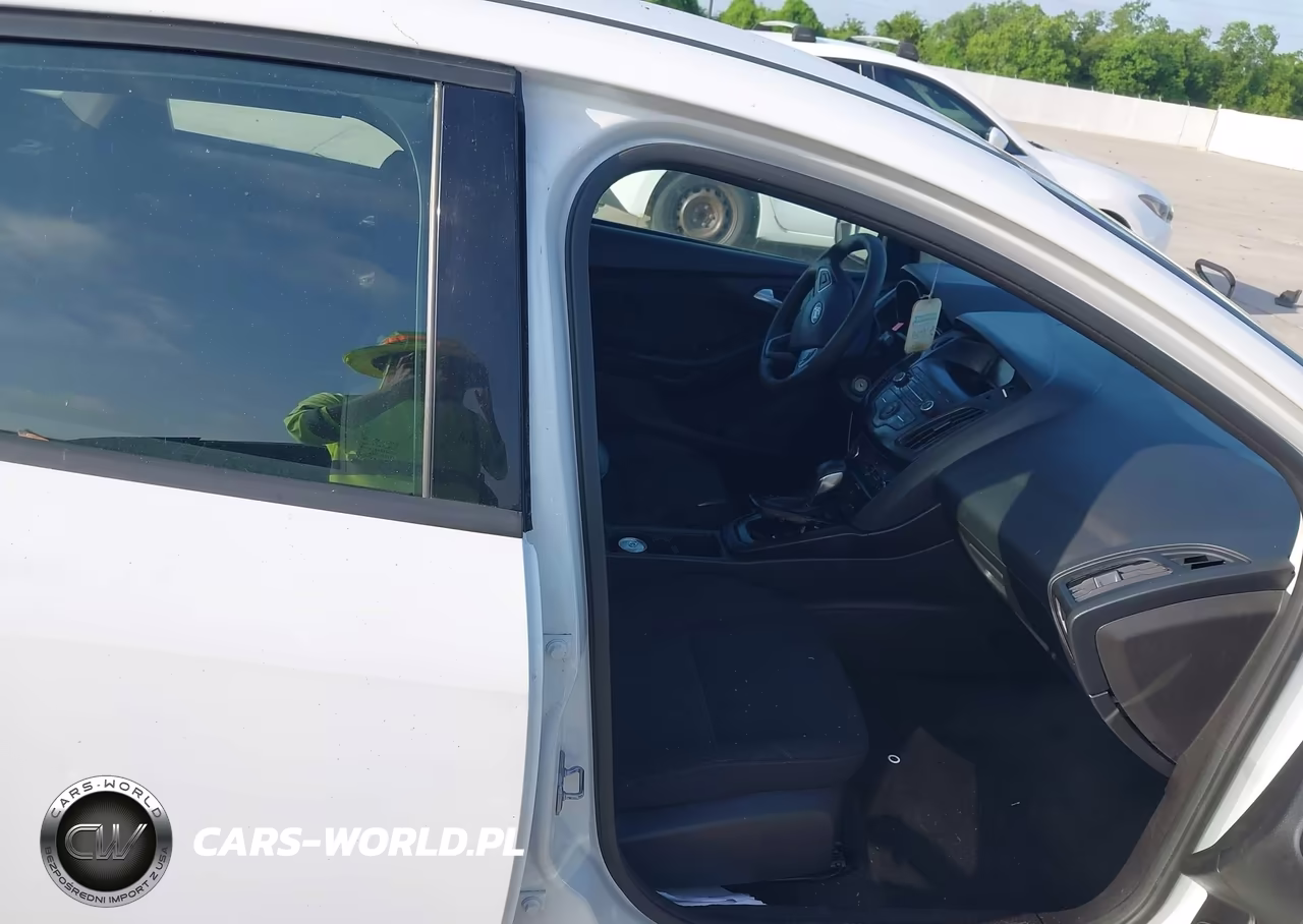 2018 Ford Focus Se VIN:1FADP3K2XJL272445 - 5