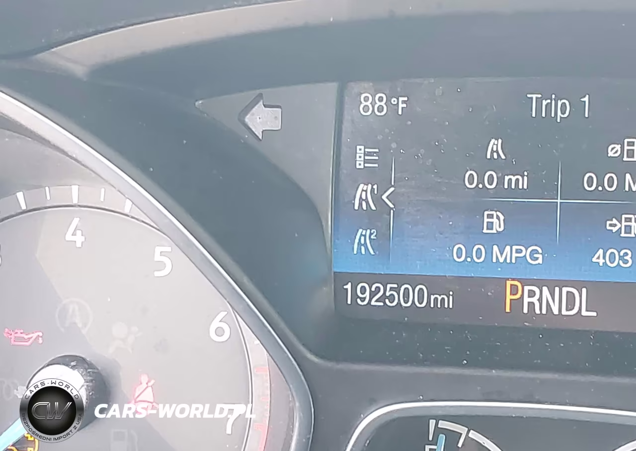 2018 Ford Focus Se VIN:1FADP3K2XJL272445 - 7