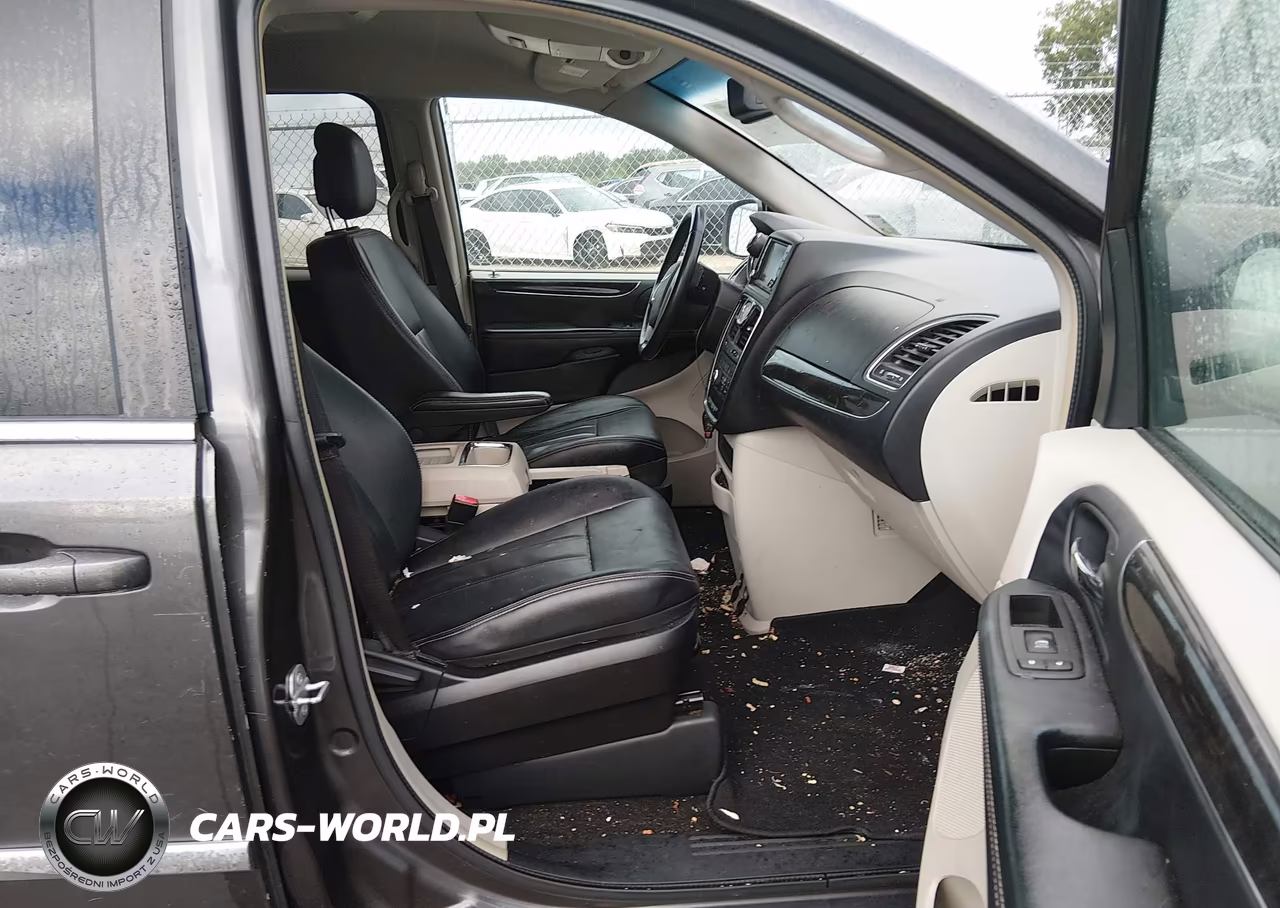 2016 Chrysler Town & Country Touring VIN:2C4RC1BG9GR156892 - 5
