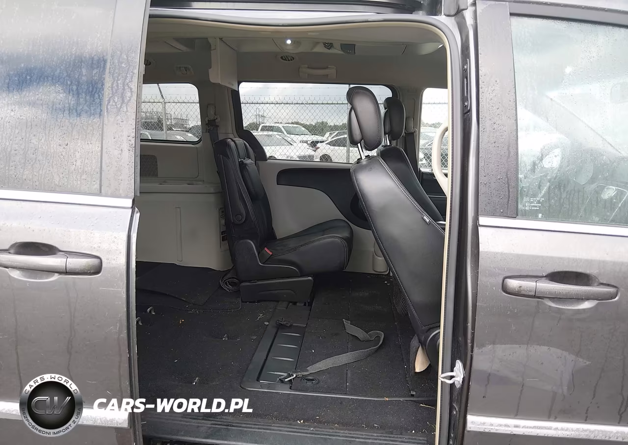 2016 Chrysler Town & Country Touring VIN:2C4RC1BG9GR156892 - 8