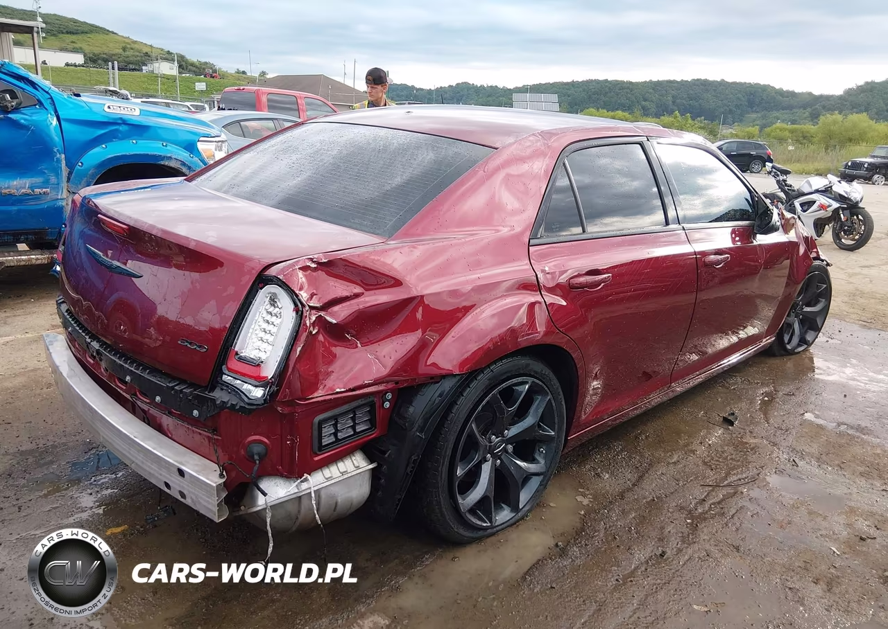 2023 Chrysler 300 Touring VIN:2C3CCAAG6PH561187 - 4