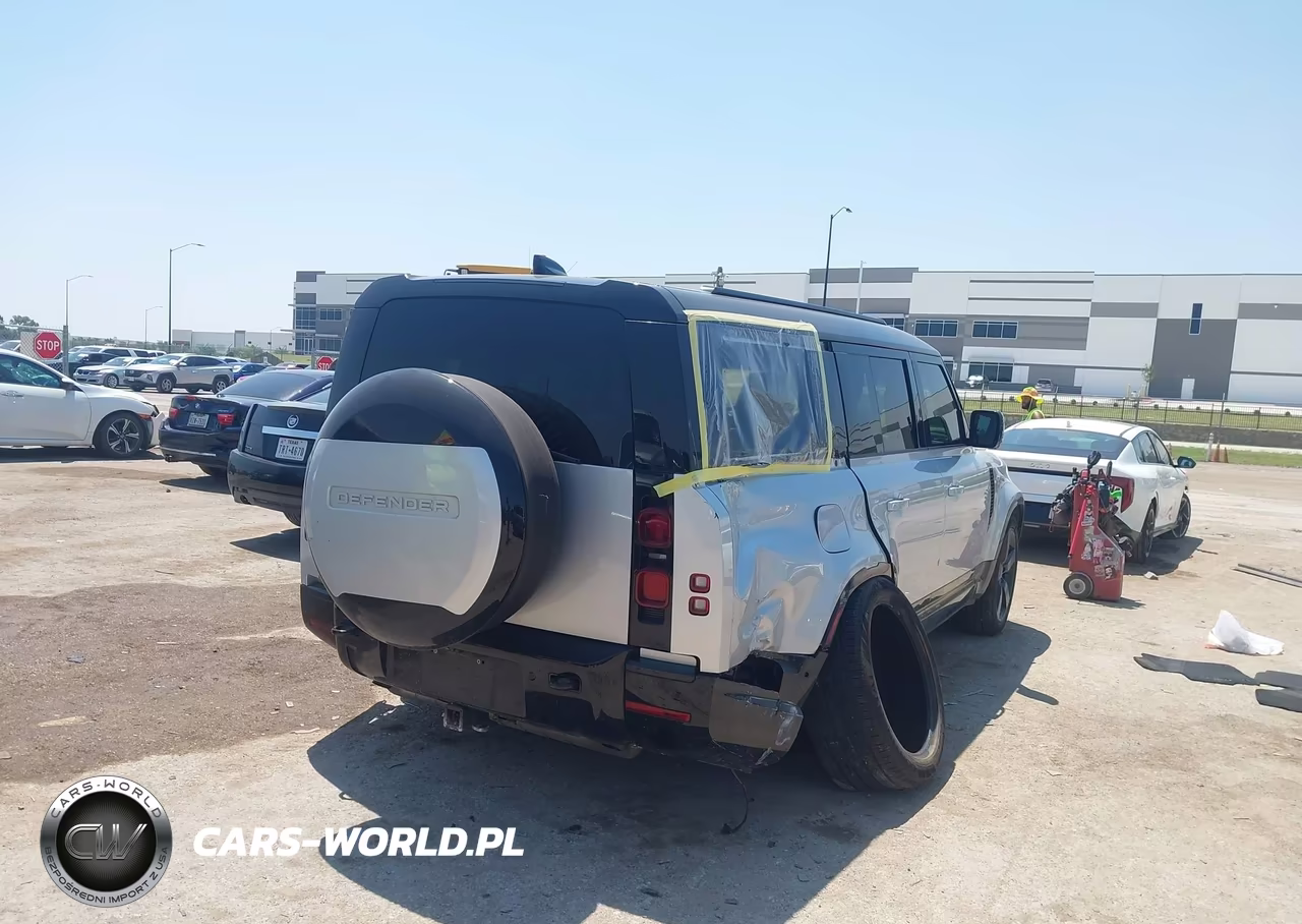 2024 Land Rover Defender 130 P400 X-Dynamic Se VIN:SALE2FEU0R2335977 - 4