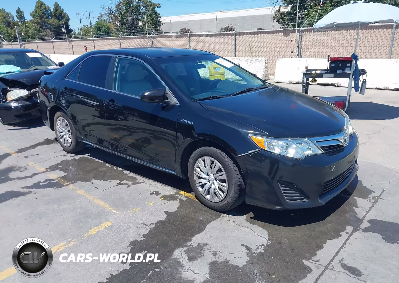 2014 Toyota Camry Hybrid Le – zdjęcie 1 z 11