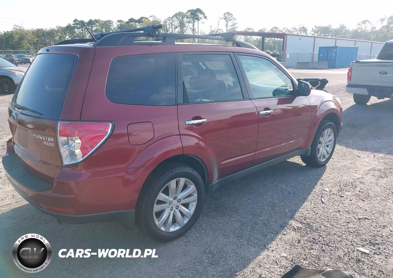 2013 Subaru Forester 2.5X Premium VIN:JF2SHADC1DH443553 - 4