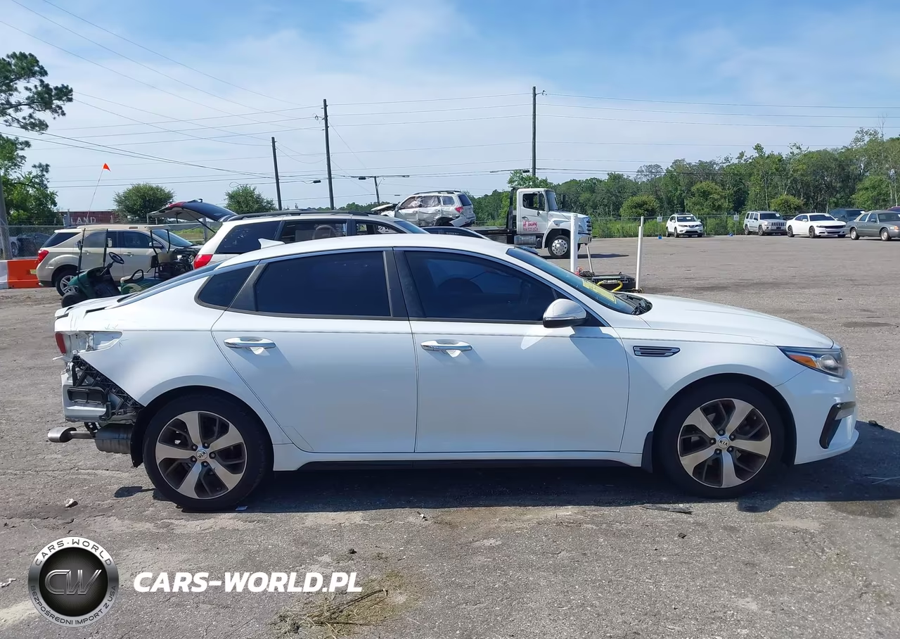 2020 Kia Optima S VIN:5XXGT4L30LG438054 - 13