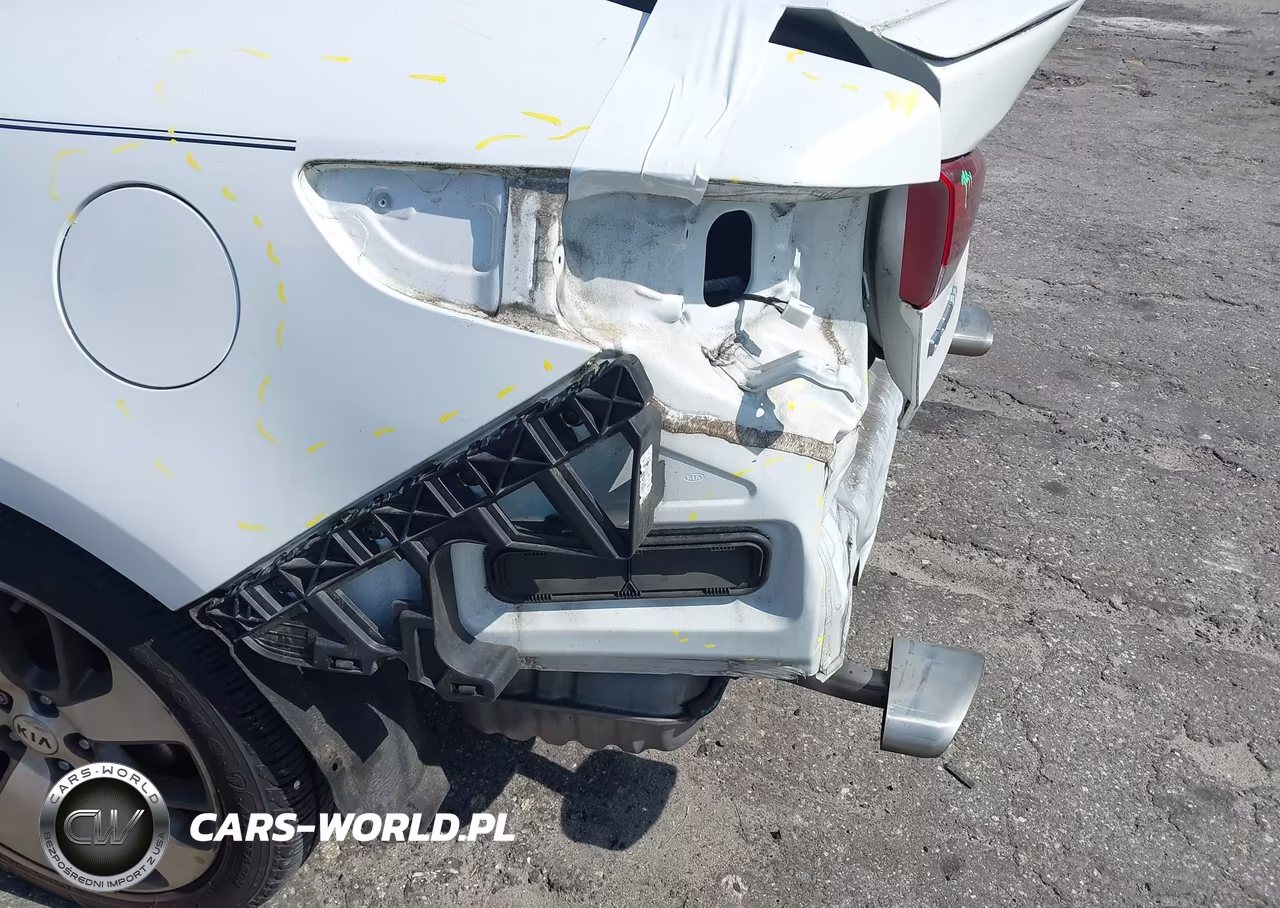 2020 Kia Optima S VIN:5XXGT4L30LG438054 - 18