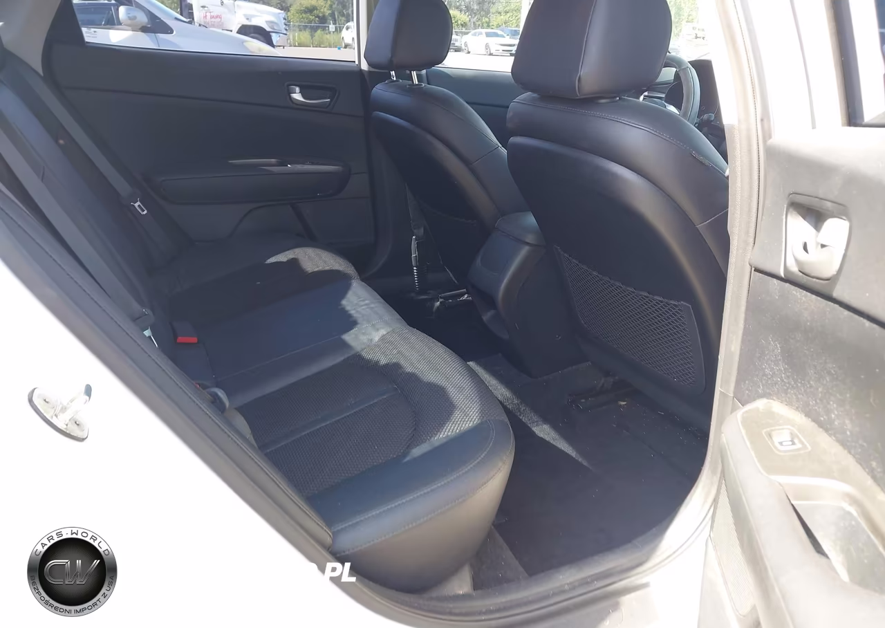 2020 Kia Optima S VIN:5XXGT4L30LG438054 - 8