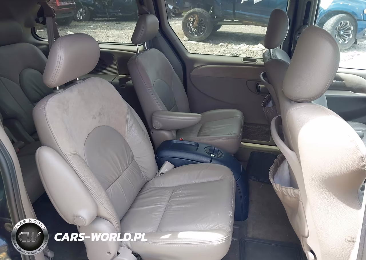 2003 Chrysler Town & Country Limited VIN:2C8GP64L33R113841 - 8