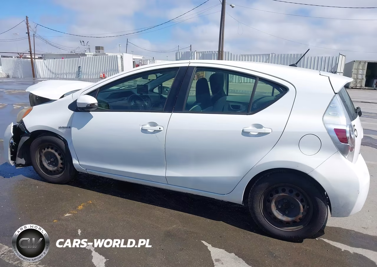 2013 Toyota Prius C One VIN:JTDKDTB36D1056028 - 14