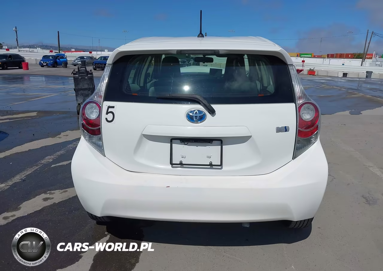 2013 Toyota Prius C One VIN:JTDKDTB36D1056028 - 16