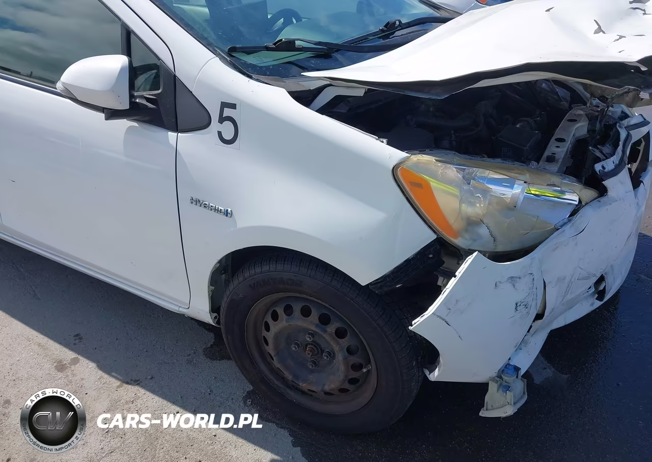 2013 Toyota Prius C One VIN:JTDKDTB36D1056028 - 17
