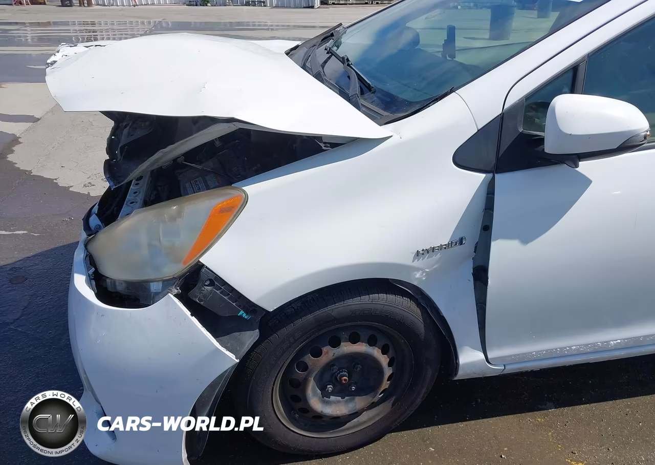 2013 Toyota Prius C One VIN:JTDKDTB36D1056028 - 21