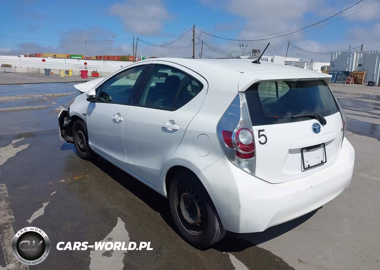 2013 Toyota Prius C One VIN:JTDKDTB36D1056028 - 3
