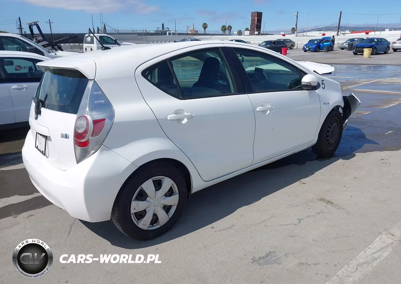 2013 Toyota Prius C One VIN:JTDKDTB36D1056028 - 4