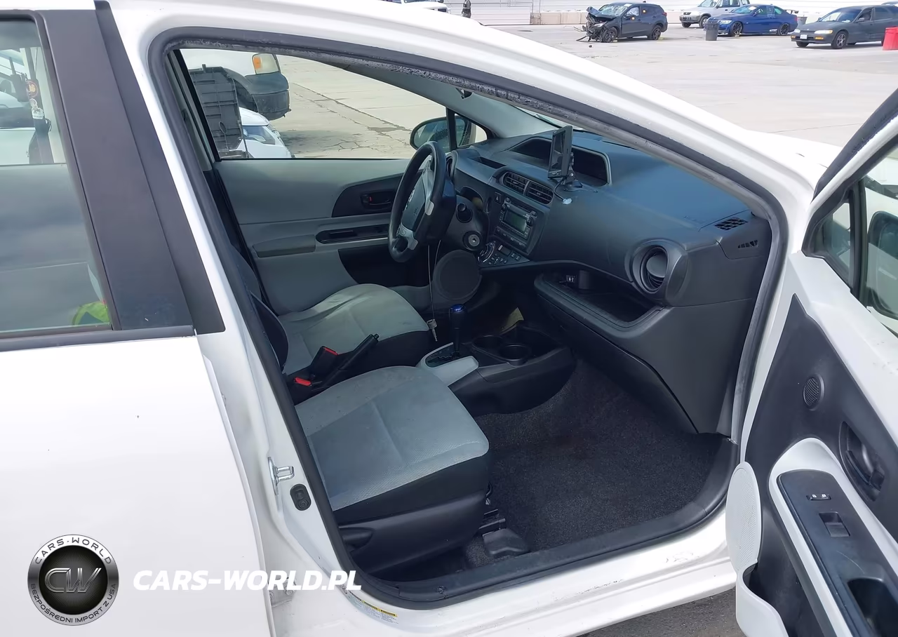 2013 Toyota Prius C One VIN:JTDKDTB36D1056028 - 5