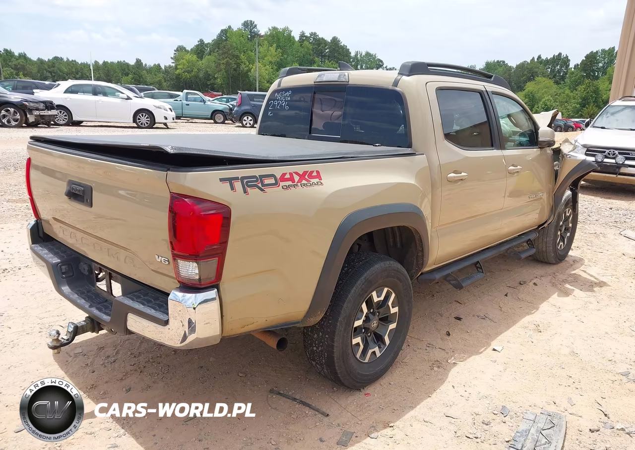 2018 Toyota Tacoma Trd Off Road VIN:5TFCZ5AN6JX129296 - 4