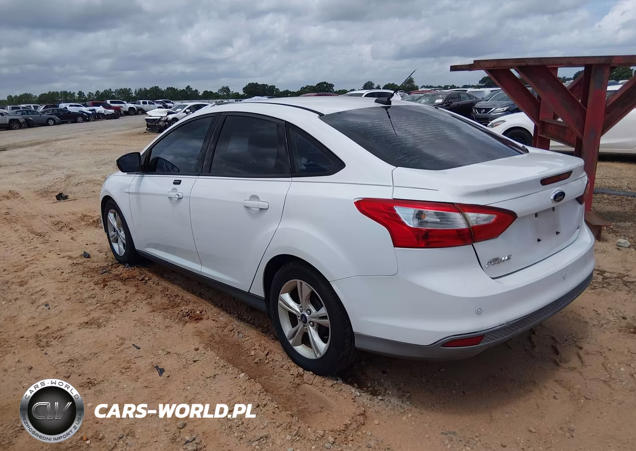 2014 Ford Focus Se VIN:1FADP3F28EL445590 - 3