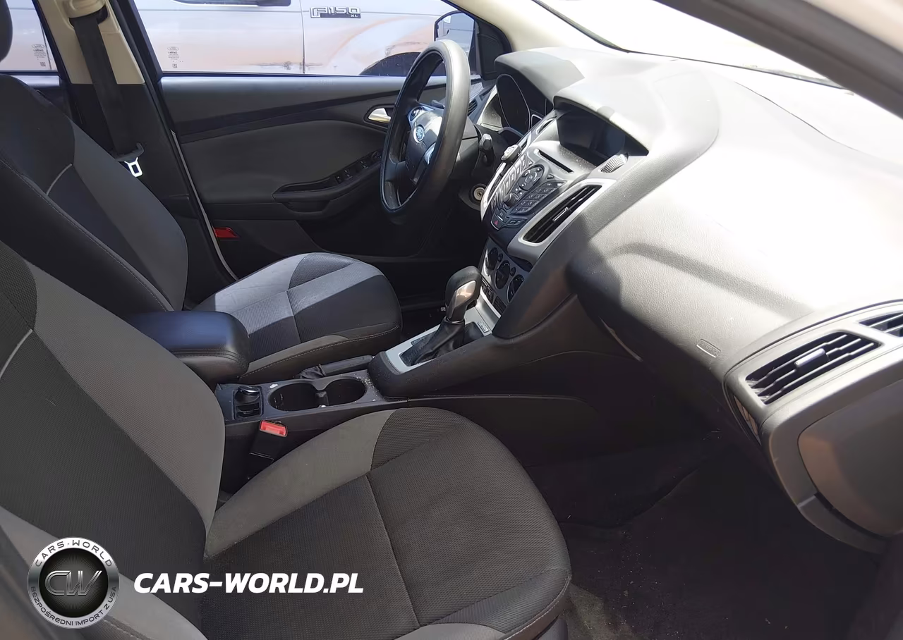 2014 Ford Focus Se VIN:1FADP3F28EL445590 - 5