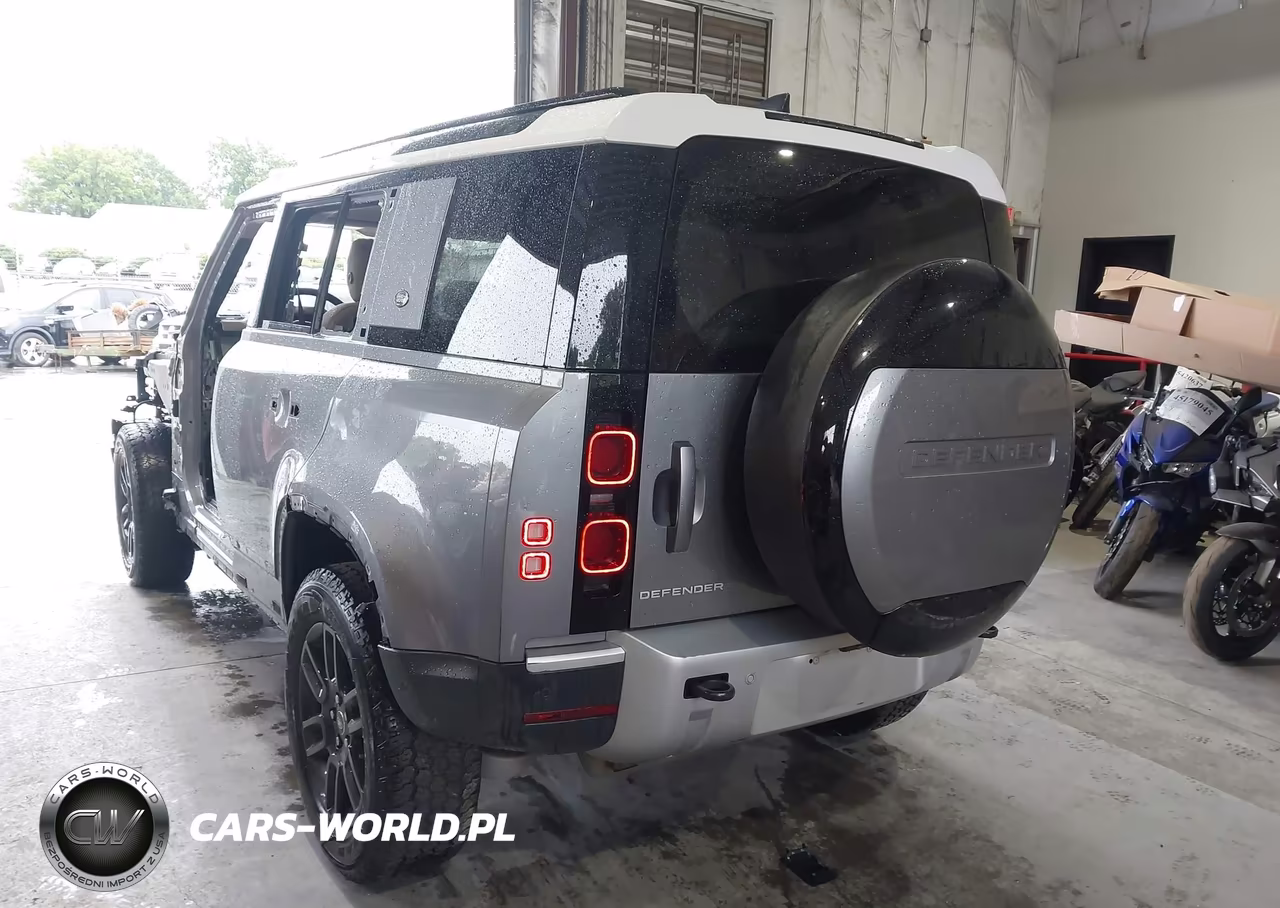 2024 Land Rover Defender 110 P300 VIN:SALEJ7EX0R2337845 - 3