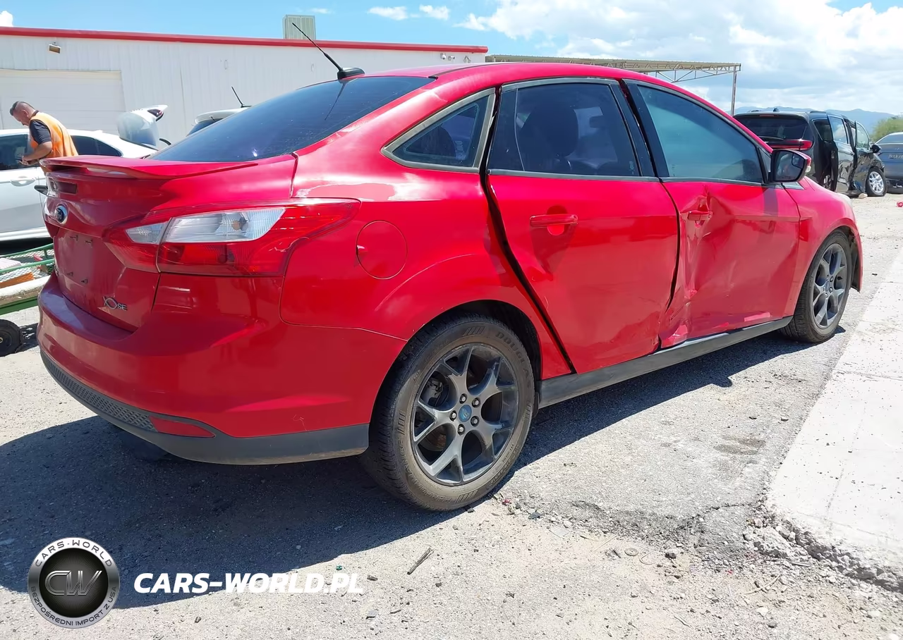 2013 Ford Focus Se VIN:1FADP3F27DL246318 - 4