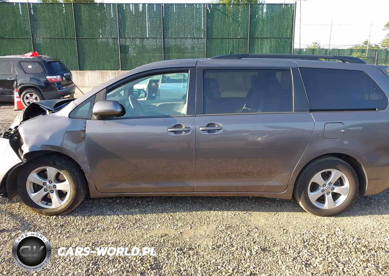 2017 Toyota Sienna Le 8 Passenger VIN:5TDKZ3DC1HS839703 - 14
