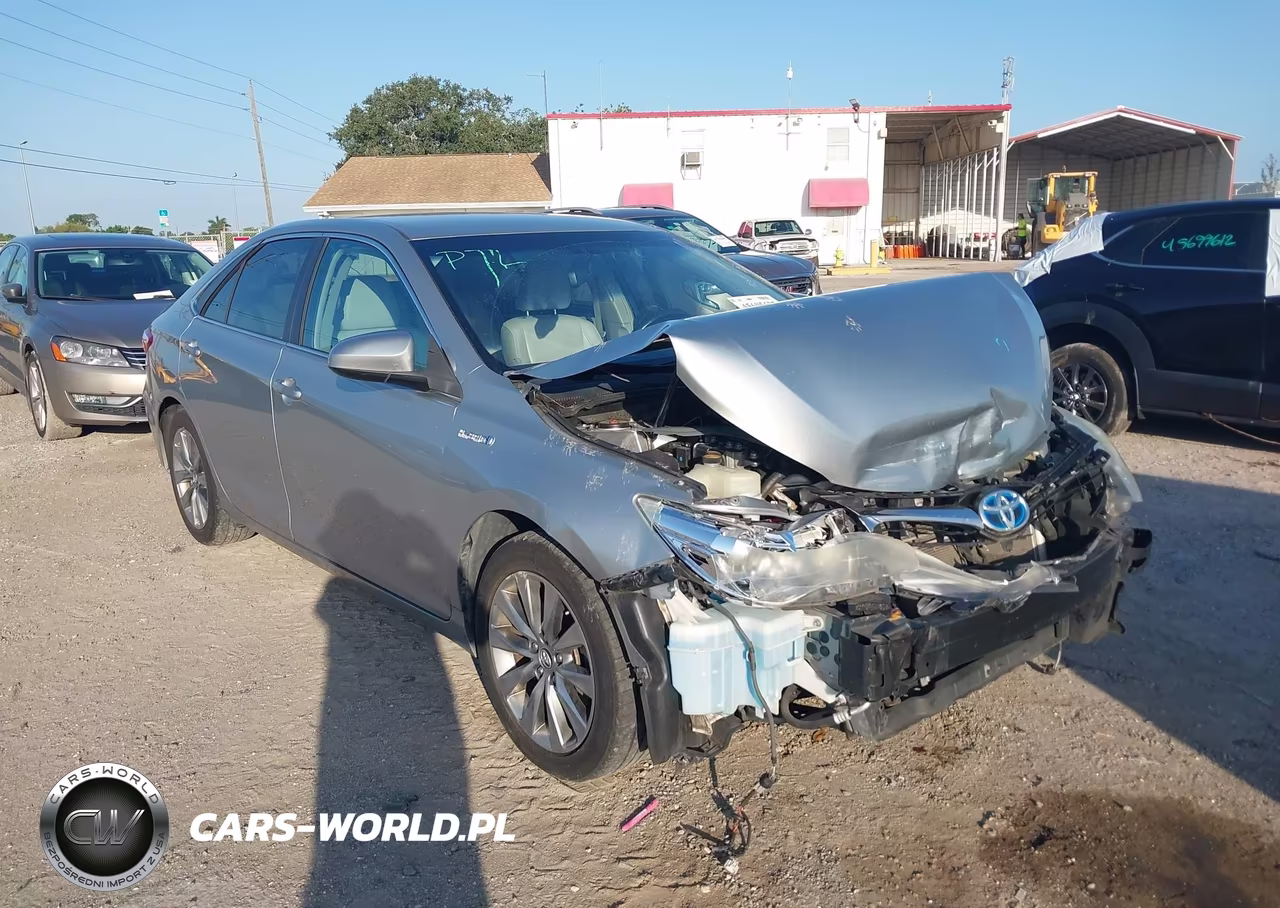 2016 Toyota Camry Hybrid Xle