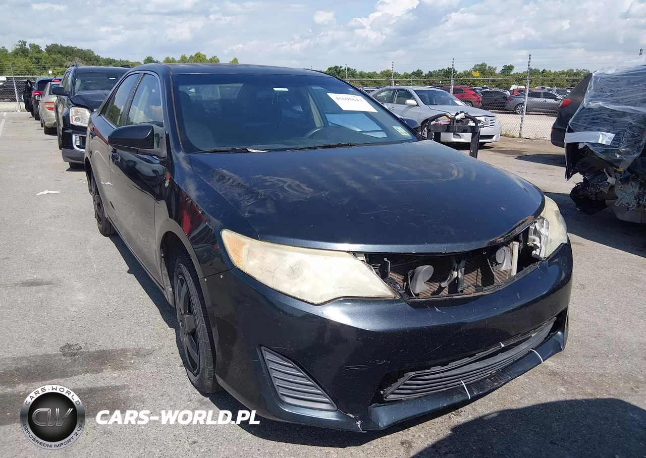 2014 Toyota Camry Le – zdjęcie 1 z 16