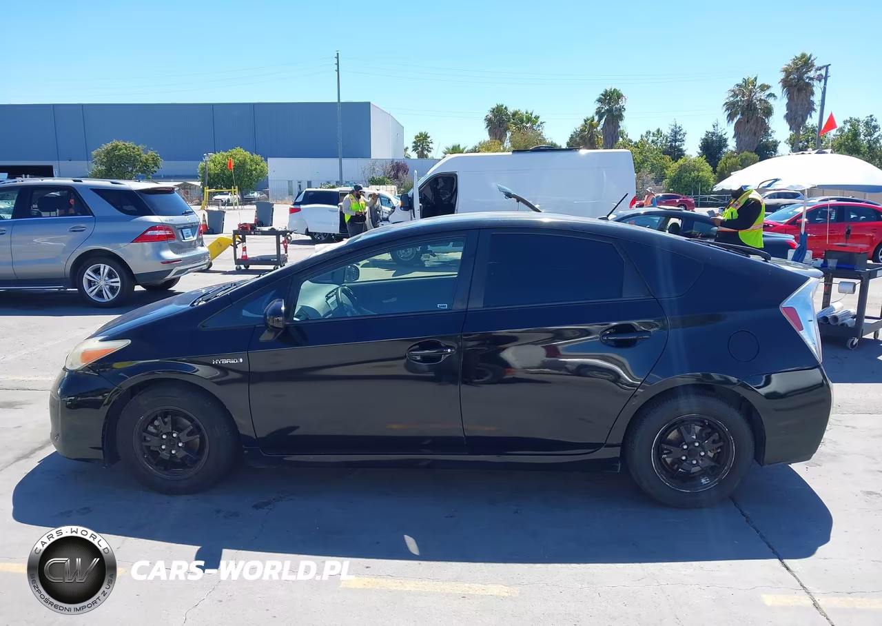 2014 Toyota Prius Two VIN:JTDKN3DU9E1764018 - 14